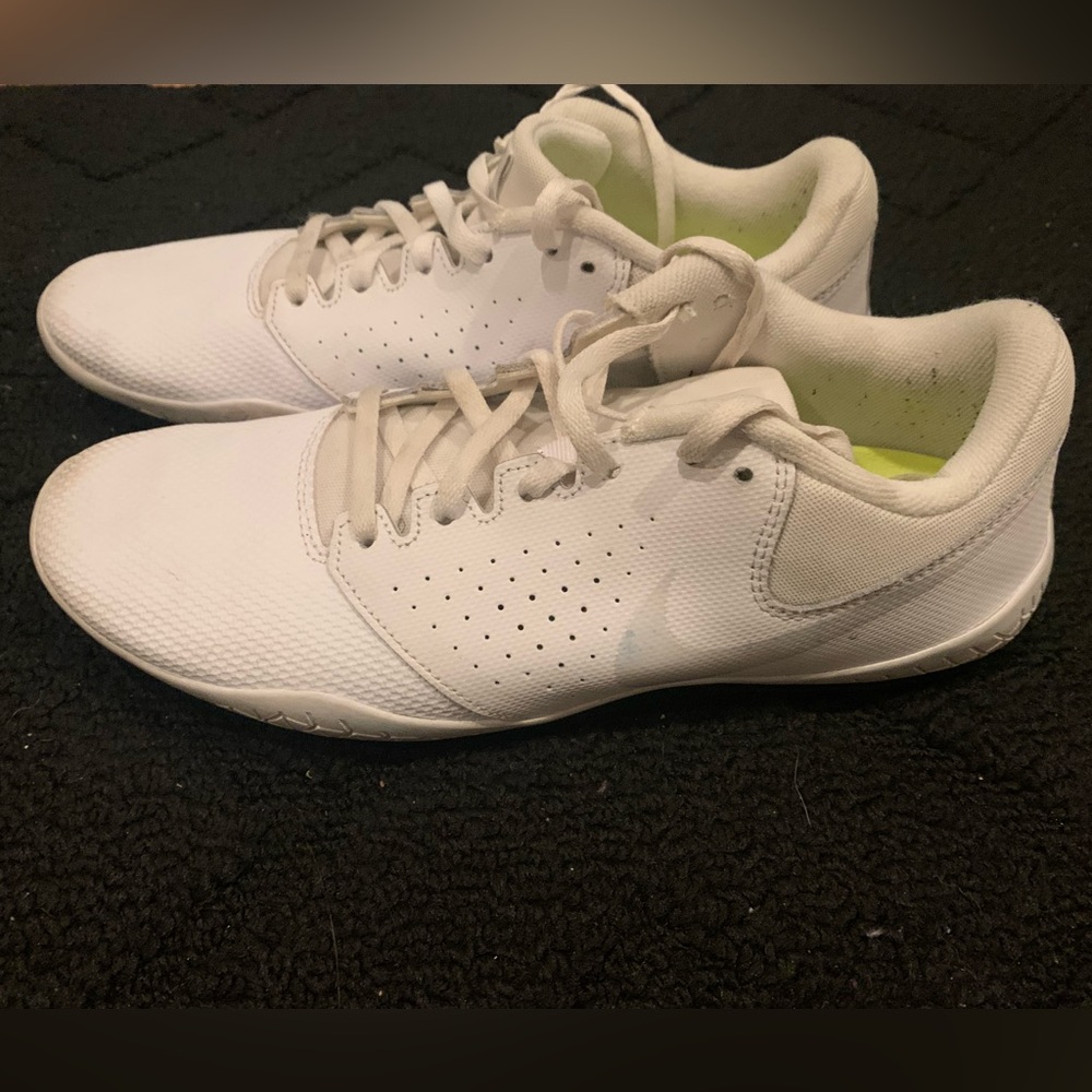 Nike Cheerleading Shoes - Sideline IV. Size 9